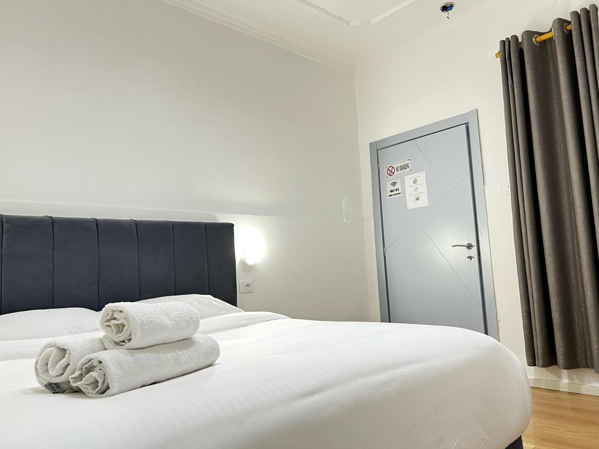 Tirana Square Hotel ภายนอก รูปภาพ